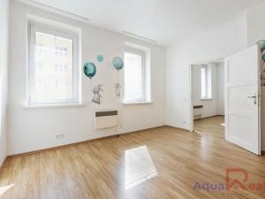 Prodej bytu 3+1, Karlovy Vary, Závodu míru, 66 m2