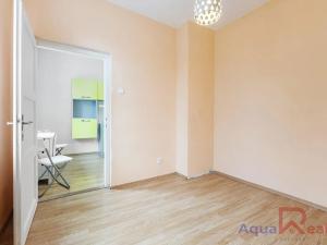 Prodej bytu 3+1, Karlovy Vary, Závodu míru, 66 m2