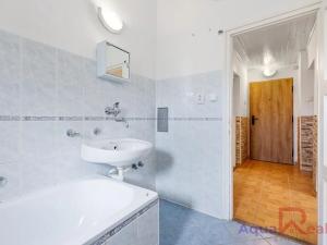 Prodej bytu 3+1, Karlovy Vary, Závodu míru, 66 m2