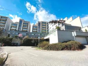 Pronájem garážového stání, Praha - Hlubočepy, Chlupáčova, 40 m2