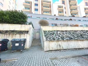 Pronájem garážového stání, Praha - Hlubočepy, Chlupáčova, 40 m2