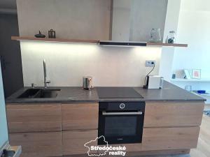 Pronájem bytu 2+kk, Praha - Holešovice, Veverkova, 40 m2