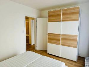 Pronájem bytu 2+kk, Praha, Ve Lhotce, 59 m2