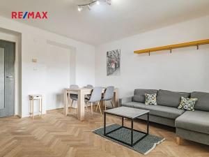 Pronájem bytu 2+1, Jindřichův Hradec, Tovární, 58 m2