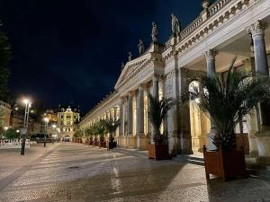 Prodej pozemku pro bydlení, Karlovy Vary, U Pilského lesa, 1453 m2
