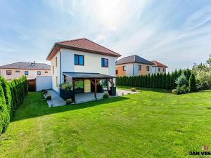 Prodej rodinného domu, Veleň, Sněžná, 144 m2