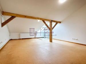 Pronájem atypického bytu, Jindřichův Hradec, nám. Míru, 50 m2