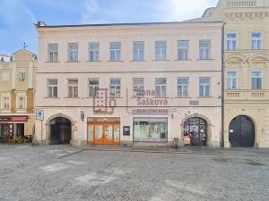 Pronájem atypického bytu, Jindřichův Hradec, nám. Míru, 50 m2