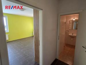 Pronájem bytu 1+kk, Klecany, V Honech, 30 m2