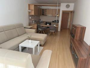 Pronájem bytu 2+kk, Praha - Střížkov, Zakšínská, 55 m2