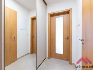 Pronájem bytu 1+kk, Praha - Háje, Sochorcova, 40 m2