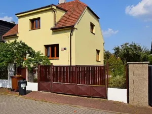 Pronájem rodinného domu, Praha - Dolní Měcholupy, V planinách, 185 m2