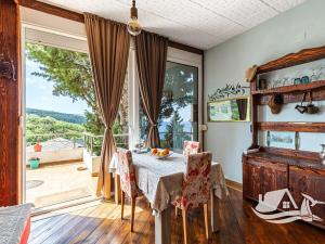 Prodej rodinného domu, Kruče, Černá Hora, 210 m2