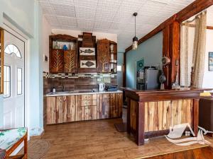 Prodej rodinného domu, Kruče, Černá Hora, 210 m2