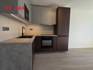 Pronájem bytu 2+kk, Praha - Karlín, Nekvasilova, 40 m2