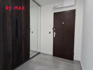 Pronájem bytu 2+kk, Praha - Karlín, Nekvasilova, 40 m2