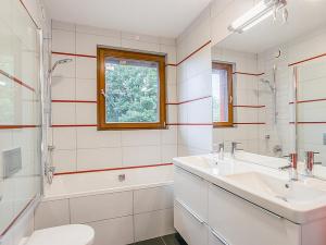 Pronájem rodinného domu, Praha - Suchdol, U myslivny, 182 m2