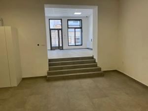 Pronájem obchodního prostoru, Třebíč, Karlovo nám., 142 m2