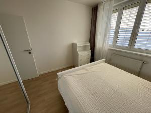 Pronájem bytu 2+kk, Praha - Strašnice, Počernická, 50 m2