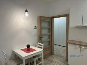 Pronájem bytu 2+kk, Praha - Nusle, Nad Jezerkou, 45 m2