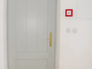 Pronájem obchodního prostoru, Hradec Králové, Mostecká, 6 m2