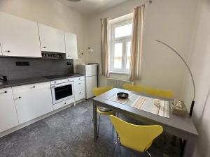 Pronájem bytu 2+kk, Liberec, Husitská, 40 m2