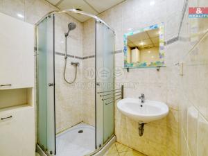 Prodej bytu 3+1, Karlovy Vary - Dvory, 1. máje, 71 m2