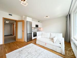 Pronájem bytu 2+kk, Praha - Vysočany, Smržových, 55 m2