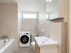 Pronájem bytu 2+kk, Praha - Vysočany, Smržových, 55 m2