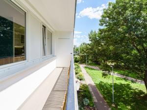 Pronájem bytu 1+kk, Praha - Prosek, Veltruská, 33 m2