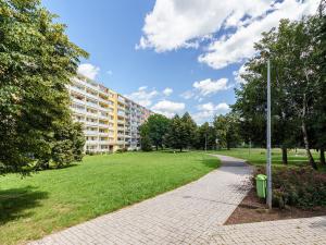 Pronájem bytu 1+kk, Praha - Prosek, Veltruská, 33 m2