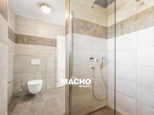 Pronájem rodinného domu, Kosoř, Školská, 380 m2