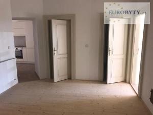 Pronájem atypického bytu, Praha - Vinohrady, U Havlíčkových sadů, 131 m2