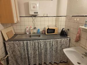 Pronájem kanceláře, Hradec Králové, Gočárova třída, 21 m2