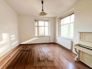 Pronájem bytu 3+1, Karlovy Vary, Majakovského, 97 m2