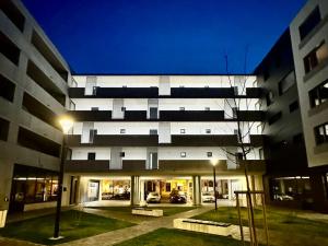Pronájem garážového stání, Pardubice, Smilova, 13 m2