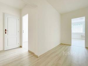 Pronájem bytu 3+1, Praha - Kobylisy, Akátová, 62 m2