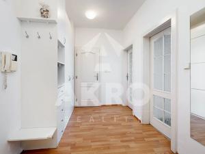 Pronájem bytu 2+kk, Praha - Břevnov, Slavníkova, 58 m2
