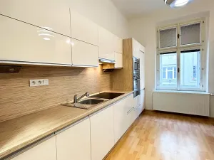 Prodej bytu 1+kk, Praha - Vršovice, Krymská, 33 m2