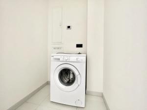 Pronájem bytu 2+kk, Praha - Smíchov, Grafická, 58 m2