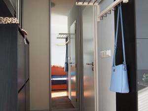 Pronájem bytu 1+kk, Praha - Podolí, Kaplická, 34 m2
