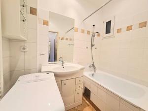 Pronájem bytu 1+kk, Praha - Žižkov, Biskupcova, 30 m2