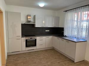 Pronájem bytu 2+kk, Velké Popovice, 50 m2