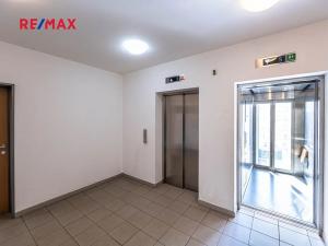 Pronájem bytu 1+kk, Praha - Stodůlky, Sluneční náměstí, 33 m2