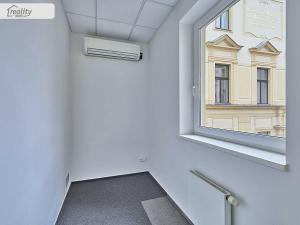 Pronájem kanceláře, Praha - Nové Město, Soukenická, 401 m2