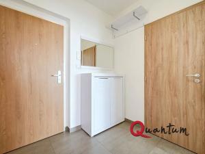 Prodej bytu 2+kk, Praha - Uhříněves, Oty Bubeníčka, 46 m2