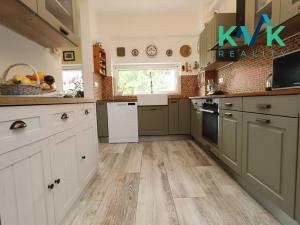 Prodej bytu 3+kk, Karlovy Vary, Šumavská, 108 m2