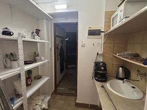 Prodej obchodního prostoru, Mariánské Lázně, 20 m2