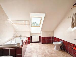 Pronájem rodinného domu, Praha - Třebonice, Do zahrádek I, 350 m2