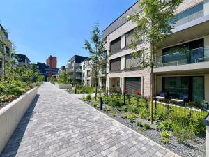 Pronájem garážového stání, Praha - Holešovice, U průhonu, 14 m2